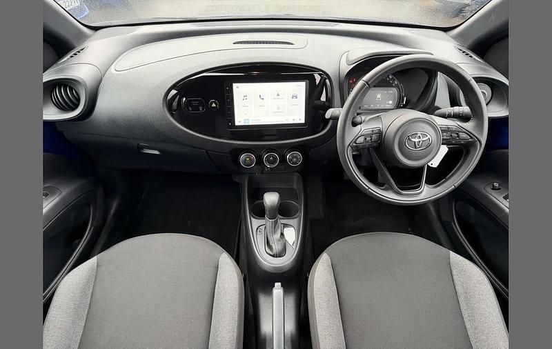Used Toyota Aygo X PURE 71 HP (52 kW) 2024 Blue SUV