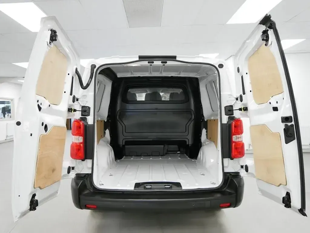 Używany Citroën Dispatch 145 KM (106 kW) 2024 Biały Minivan