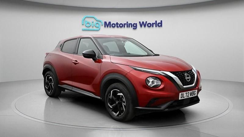 Used Nissan Juke N-Connecta 114 HP (83 kW) 2023 Red SUV