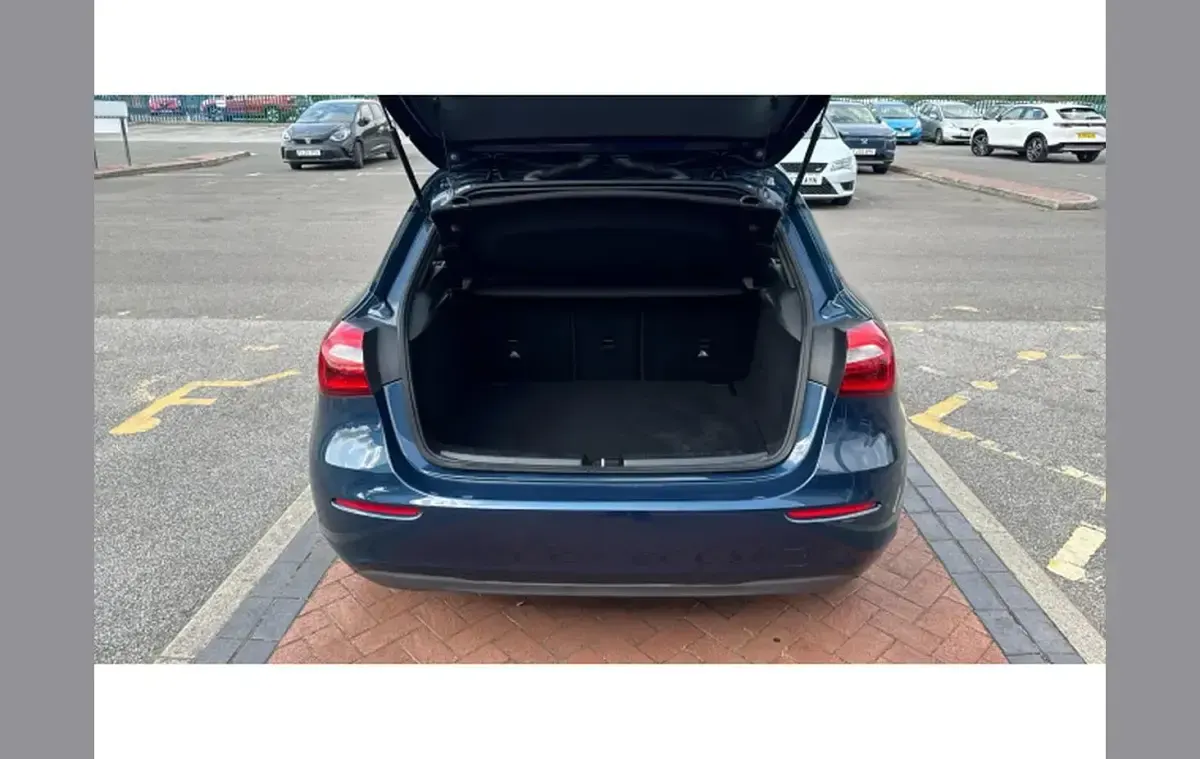 Used Mercedes A180 SE 134 HP (98 kW) 2021 Blue Hatchback