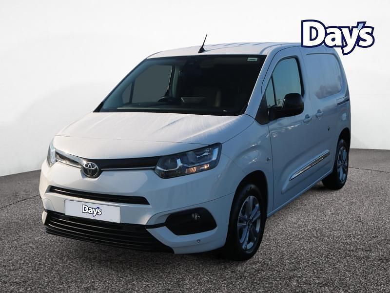 Used Toyota Proace Design 2022 White MPV