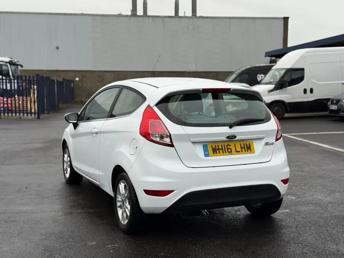 Usado Ford Fiesta Zetec 2016 Branco Citadino