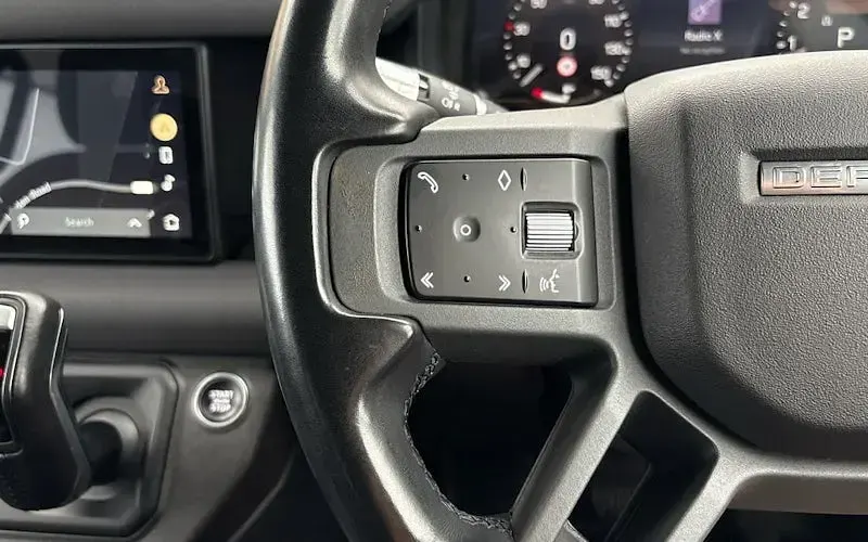 Used Land Rover Defender SE Dynamic 300 HP (220 kW) 2021 Storm grey SUV