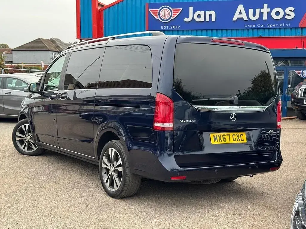 Used Mercedes V250 190 HP (139 kW) 2018 Blue MPV