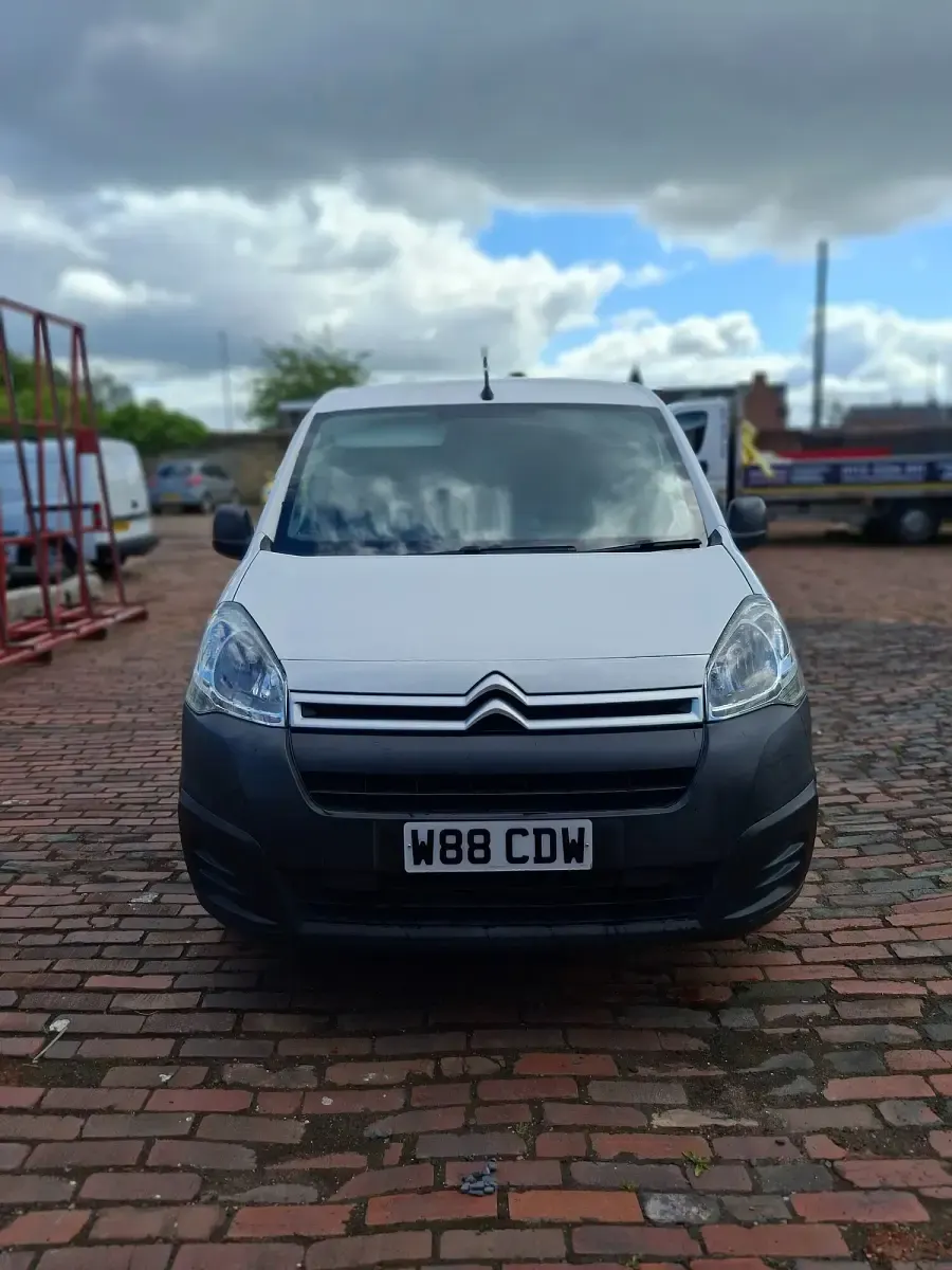 Used Citroën Berlingo 75 HP (55 kW) 2017 White MPV