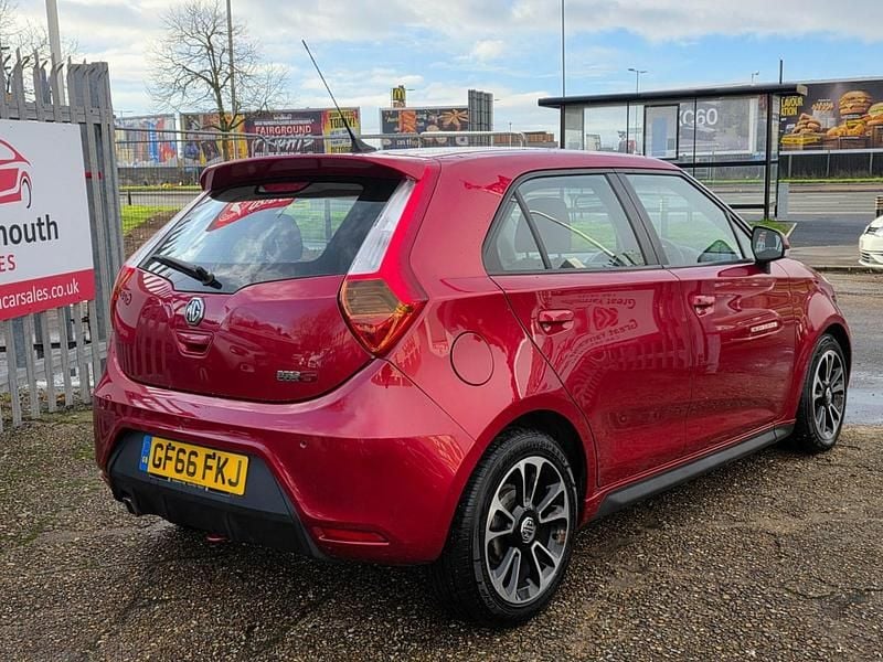 Used MG MG3 106 HP (77 kW) 2016 Red Hatchback