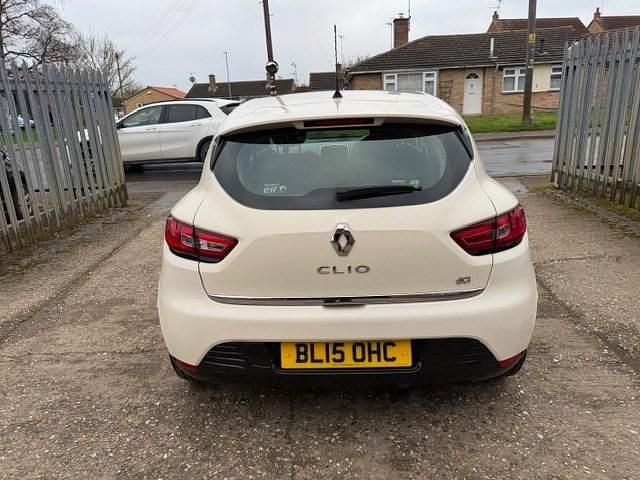 Used Renault Clio IV Dynamique 90 HP (66 kW) 2015 Cream Hatchback