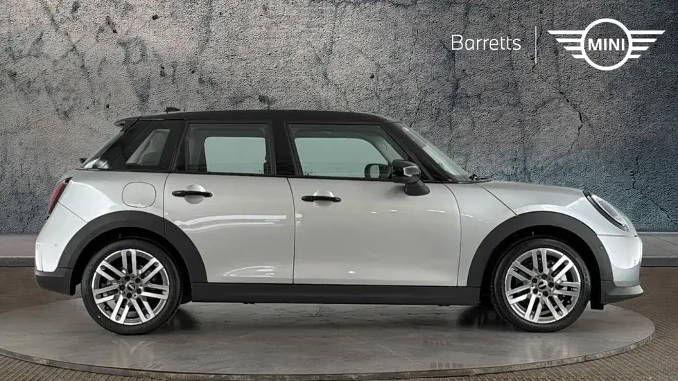 Used Mini Cooper Hatch 154 HP (113 kW) 2024 Silver Hatchback
