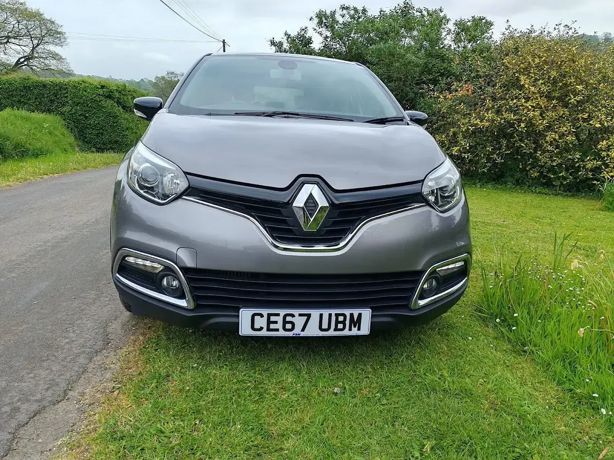Used Renault Captur Dynamique 90 HP (66 kW) 2017 Grey SUV