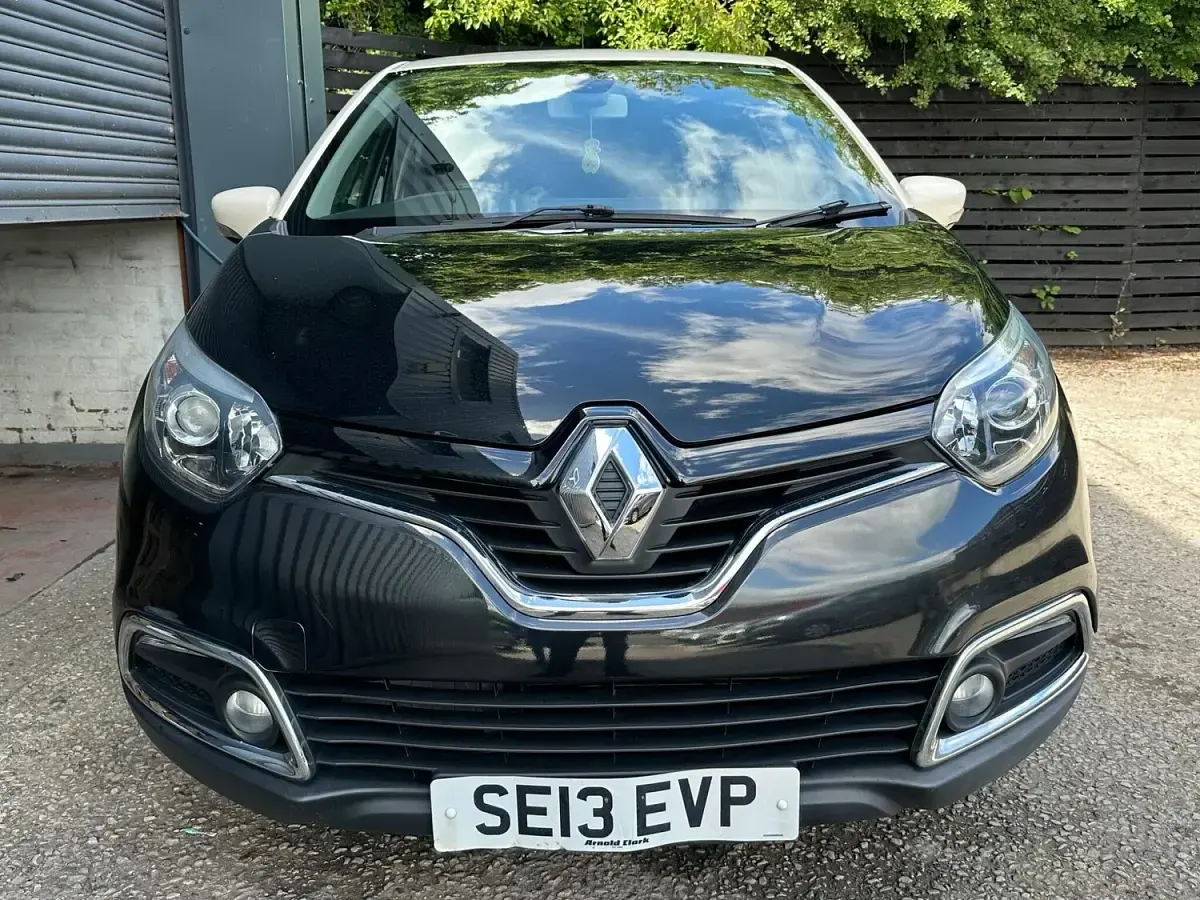 Used Renault Captur Dynamique 90 HP (66 kW) 2013 Black/cream SUV