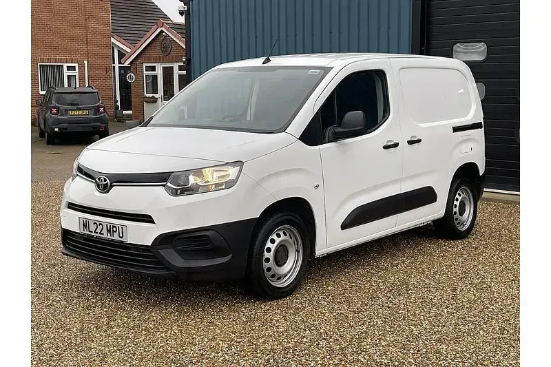Used Toyota Proace Active 120 HP (88 kW) 2022 White MPV