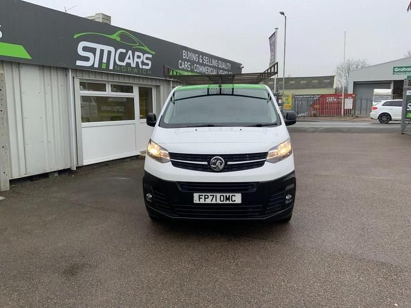 Used Vauxhall Vivaro S 143 HP (105 kW) 2021 White MPV