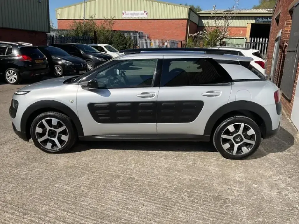 Używany Citroën C4 Cactus Flair 100 KM (73 kW) 2016 Srebrny Hatchback
