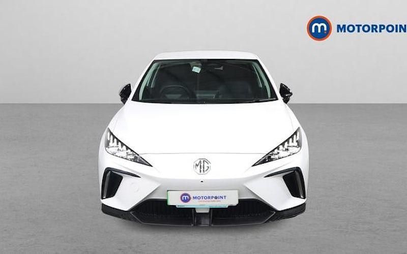 Used MG MG4 EV Trophy 150 kW (204 HP) 2025 White Hatchback
