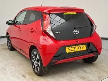 Used Toyota Aygo Trend 72 HP (52 kW) 2021 Red Hatchback