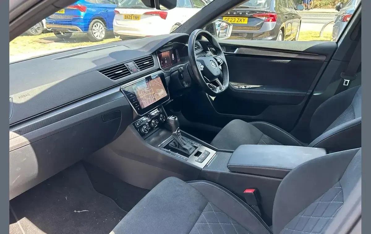 Used Skoda Superb SportlinePlus 196 HP (144 kW) 2023 White Estate