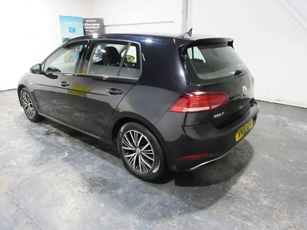 Used VW Golf VII SE 130 HP (95 kW) 2018 Black Hatchback