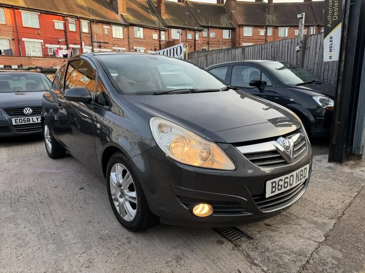 Używany Vauxhall Corsa 100 KM (73 kW) 2010 Szary Hatchback