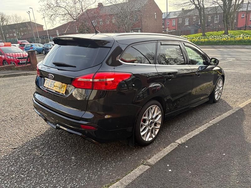 Used Ford Focus Zetec 120 HP (88 kW) 2015 Black Estate