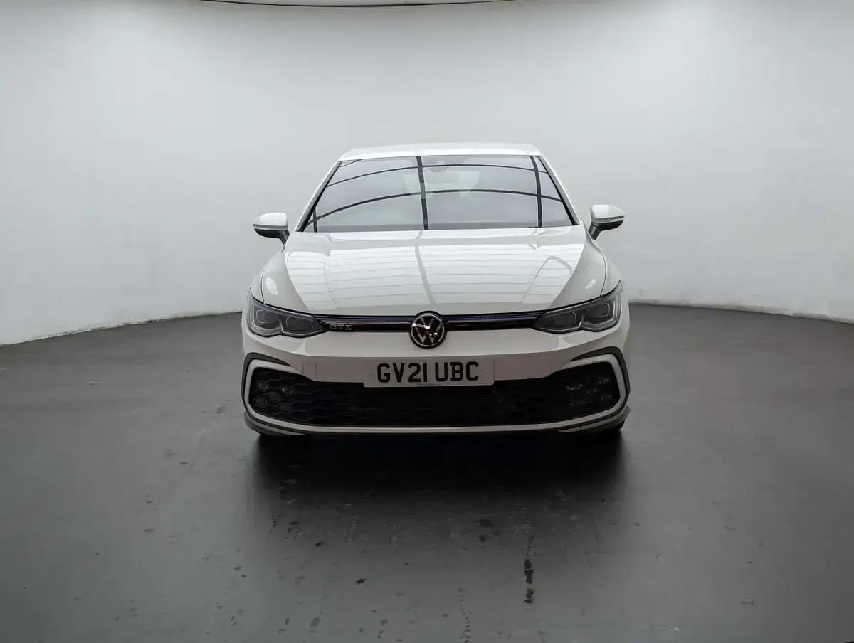 Begagnad VW Golf VII GTE 2021 Vit Halvkombi