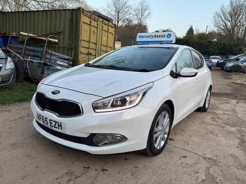 Used Kia Ceed 126 HP (92 kW) 2015 White Hatchback