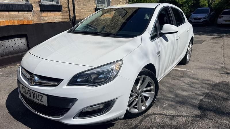Used Vauxhall Astra SRi 2013 White Hatchback