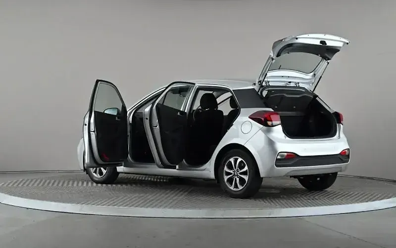 Used Hyundai i20 SE 84 HP (61 kW) 2020 Silver Hatchback