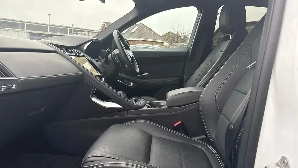 Gebraucht Jaguar E-Pace R-Dynamic 204 PS (150 kW) 2024 Weiß SUV