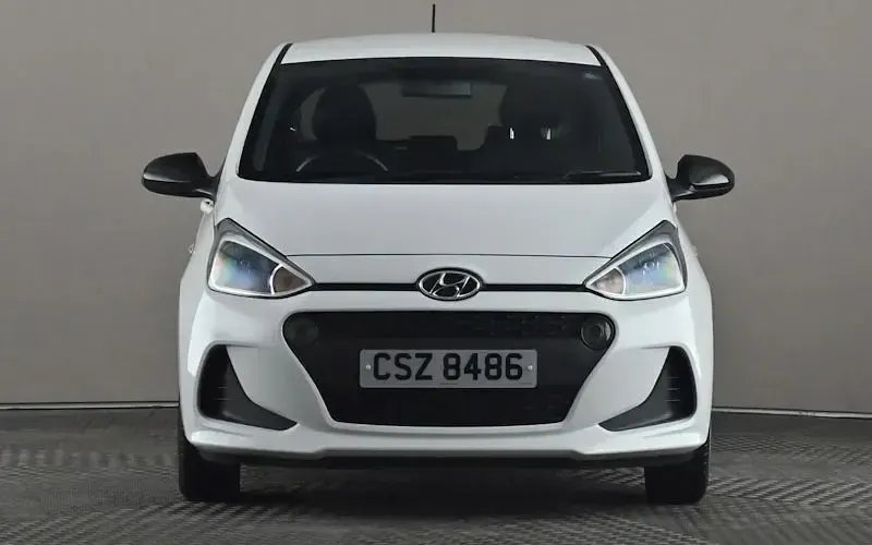 Used Hyundai i10 GO! 67 HP (49 kW) 2018 White Hatchback