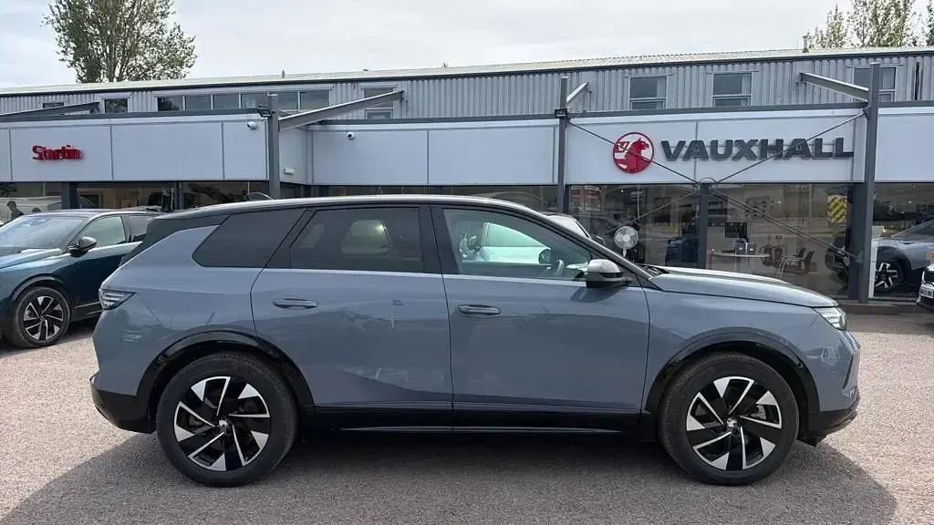 Used Vauxhall Grandland 154 kW (210 HP) 2025 Grey SUV