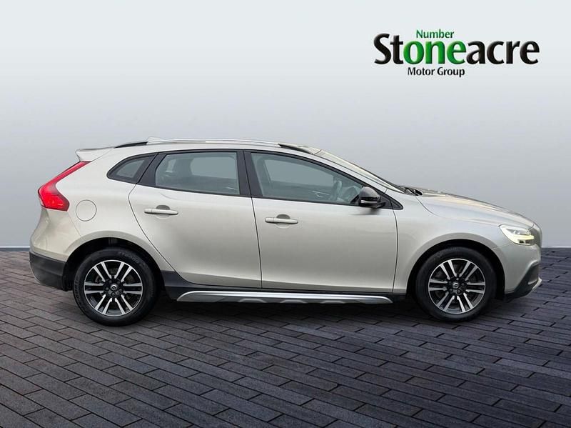 Used Volvo V40 2016 Gold Hatchback