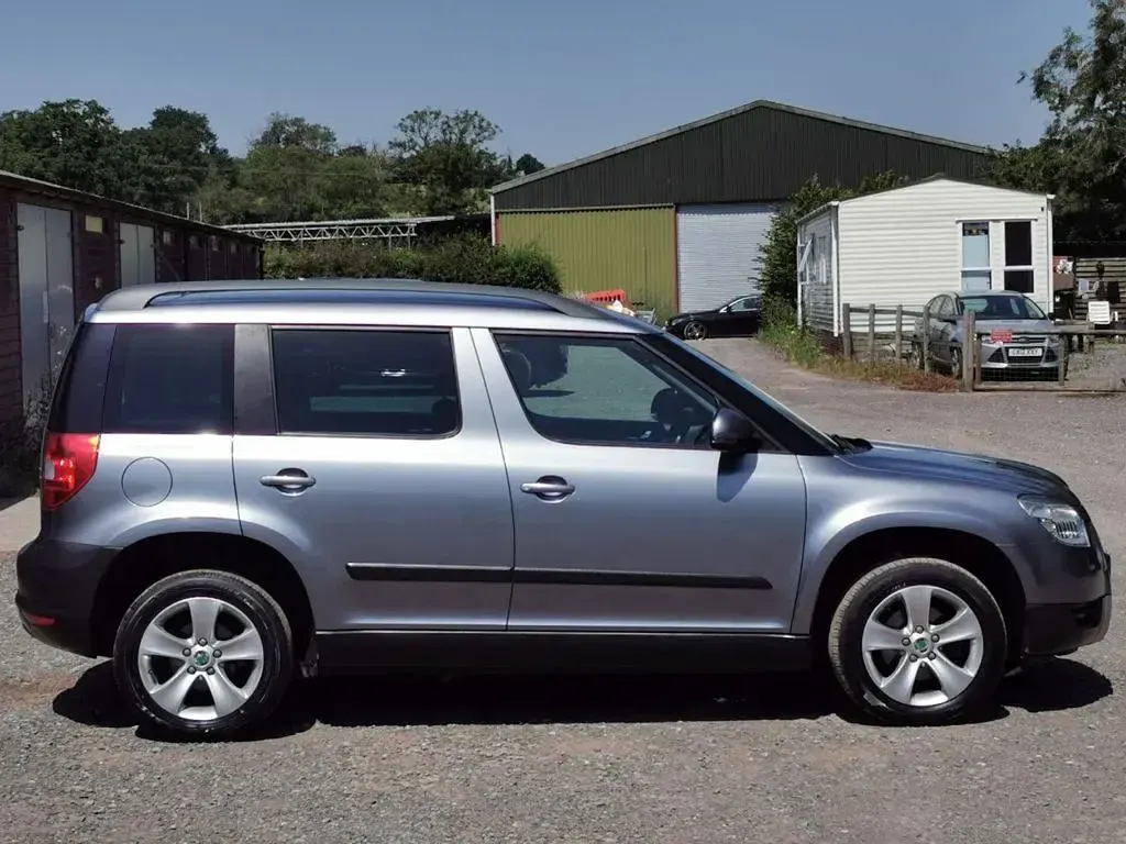 Used Skoda Yeti GreenLine 105 HP (77 kW) 2013 Grey SUV
