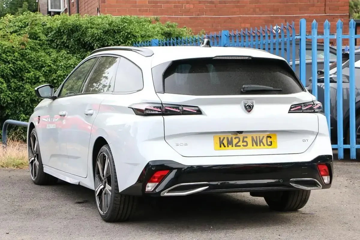 Used Peugeot 308 SW GT 134 HP (98 kW) 2025 White Estate