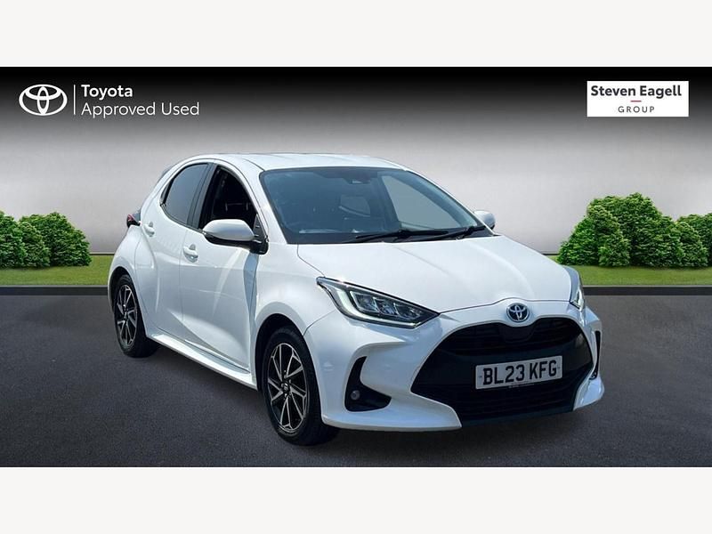 White Used 2023 Toyota Yaris Hybrid Design Hatchback | £16,227 (Fair price) - Image 1/3