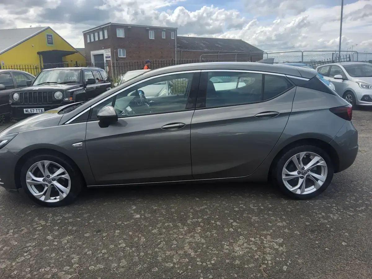 Used Vauxhall Astra SRi 105 HP (77 kW) 2017 Grey Hatchback