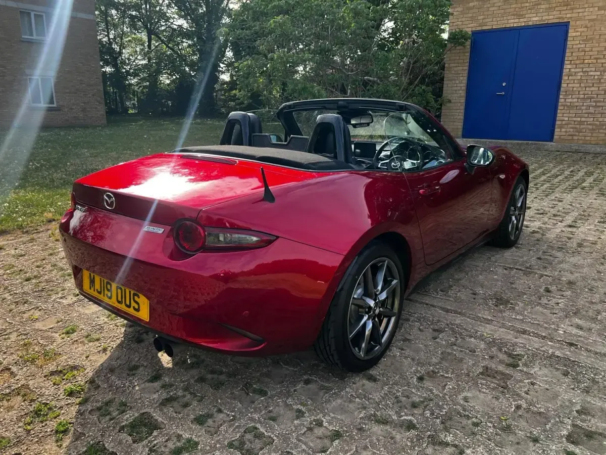 Usado Mazda MX5 Inclusive 184 HP (135 kW) 2019 Vermelho Cabrios