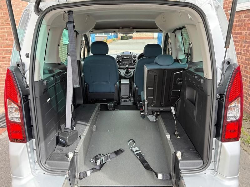 Used Citroën Berlingo Feel 100 HP (73 kW) 2019 Silver MPV