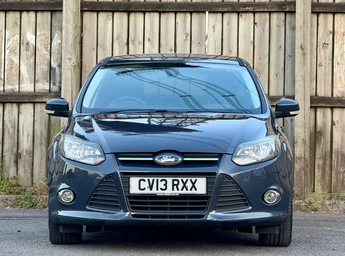 Używany Ford Focus Zetec 125 KM (91 kW) 2013 Szary Hatchback
