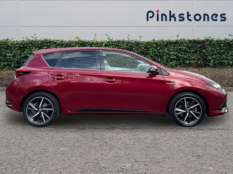 Used Toyota Auris Hybrid Design 2018 Red Hatchback