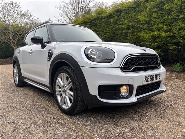 White Used 2018 Mini Cooper S Countryman Exclusive SUV | £17,450 (Fair price) - Image 1/1