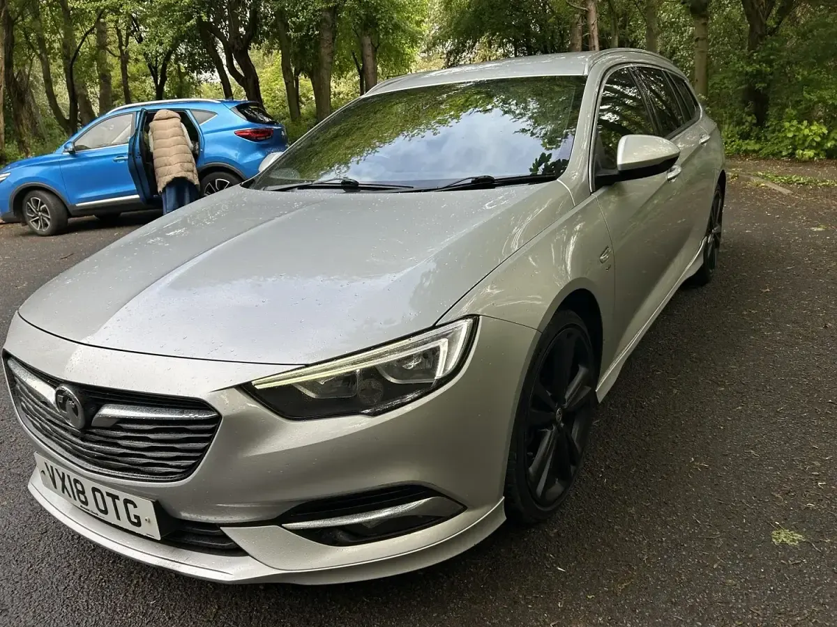 Used Vauxhall Insignia SRi 170 HP (125 kW) 2018 Silver Estate