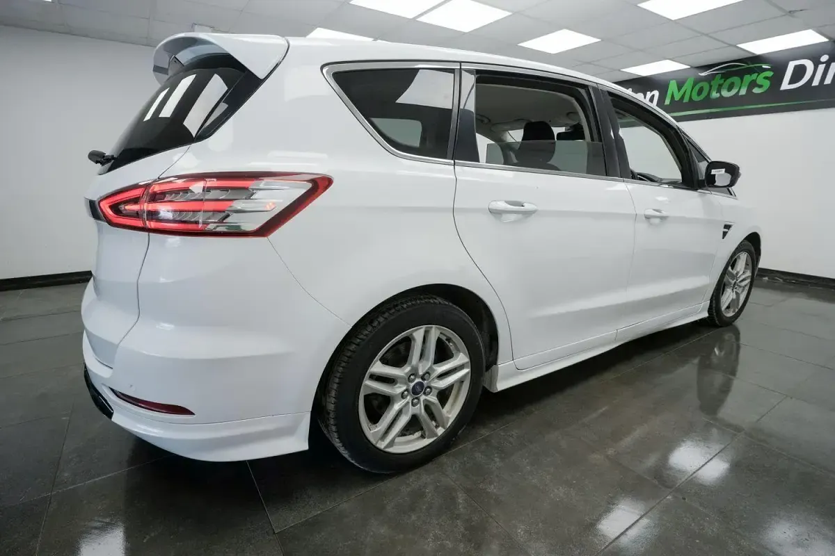 Used Ford S-MAX Sport 180 HP (132 kW) 2016 White MPV