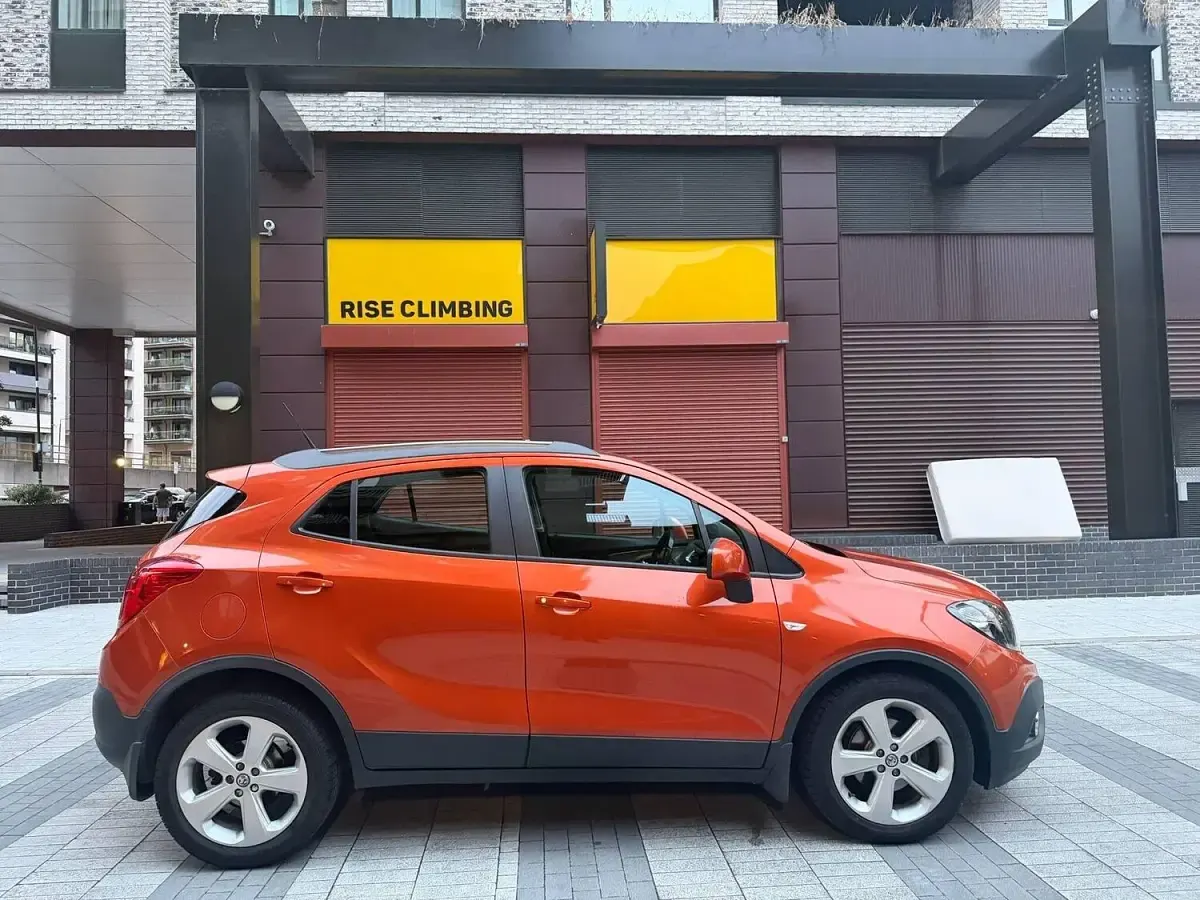 Used Vauxhall Mokka 115 HP (84 kW) 2015 Orange SUV