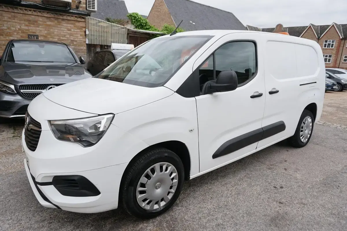 Used Vauxhall Combo Sportive 100 HP (73 kW) 2020 White MPV