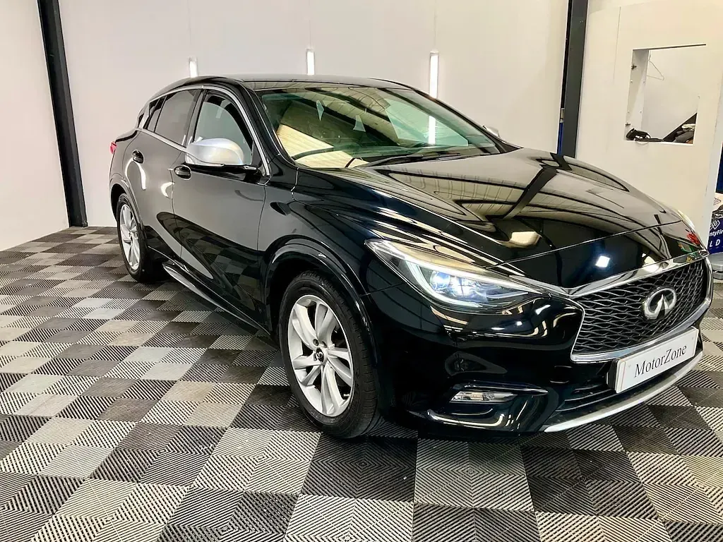 Used Infiniti Q30 Business Executive 109 HP (80 kW) 2017 Black Hatchback
