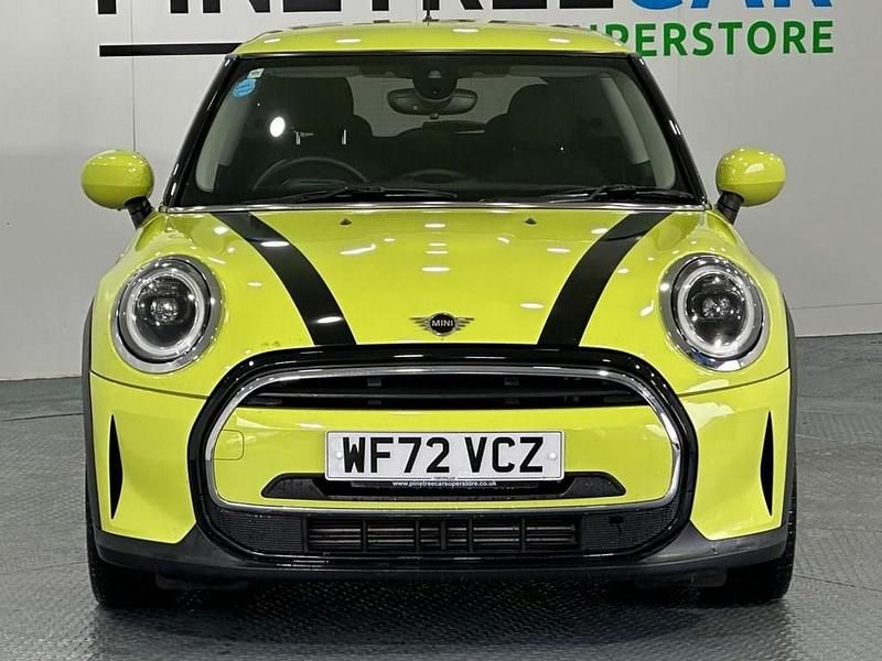 Used Mini Cooper Classic 136 HP (100 kW) 2022 Yellow Hatchback
