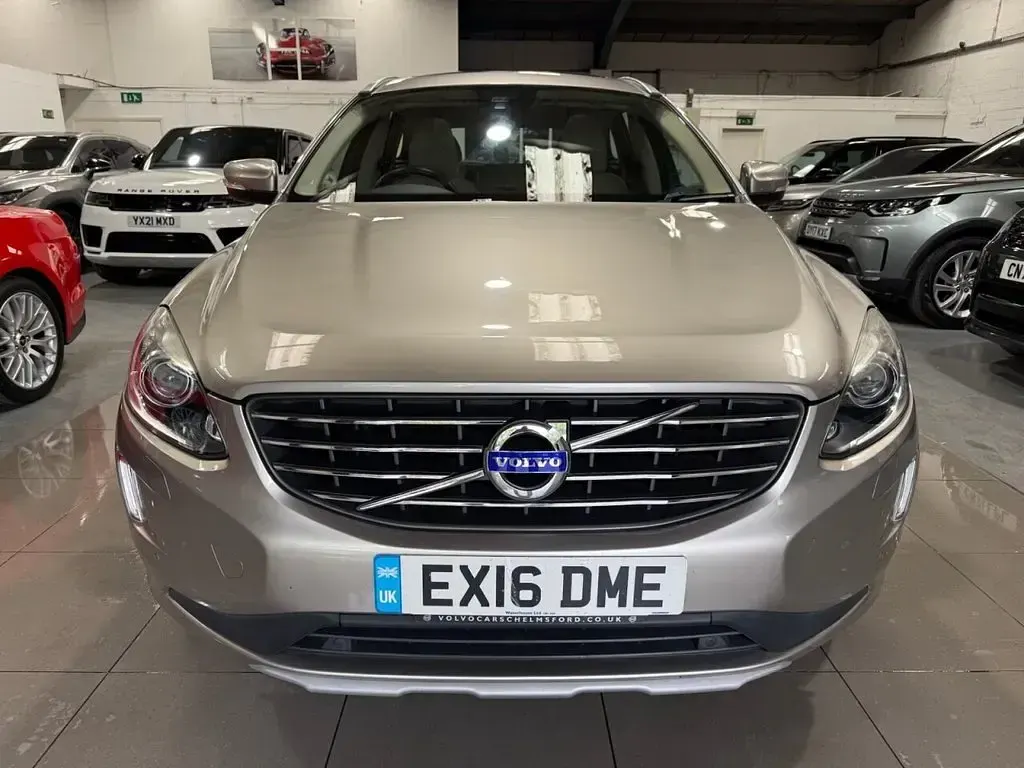 Used Volvo XC60 SE Lux 190 HP (139 kW) 2016 Gold SUV