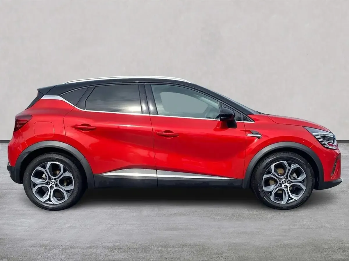 Used Renault Captur Techno 143 HP (105 kW) 2023 Red/black SUV