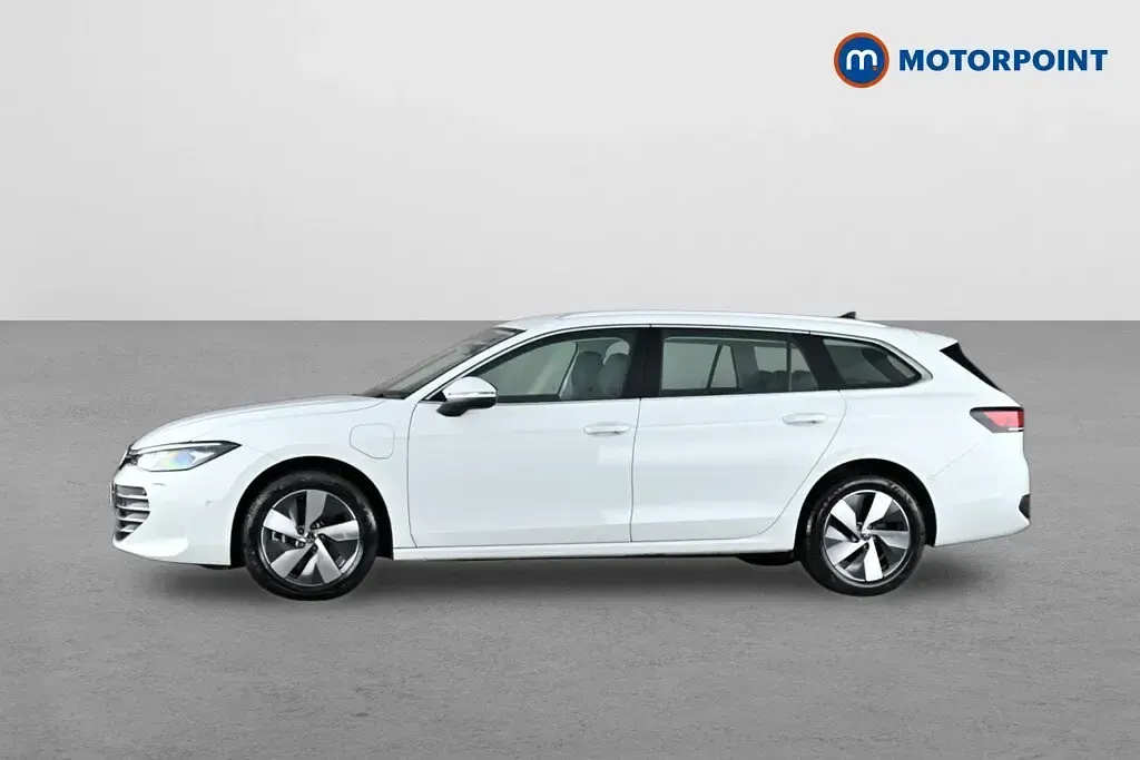 Used VW Passat Life 204 HP (150 kW) 2025 White Estate