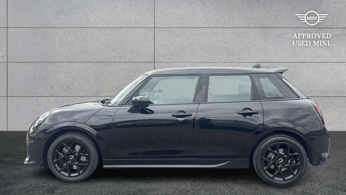 Used Mini Cooper Hatch 113 kW (154 HP) 2025 Black Hatchback